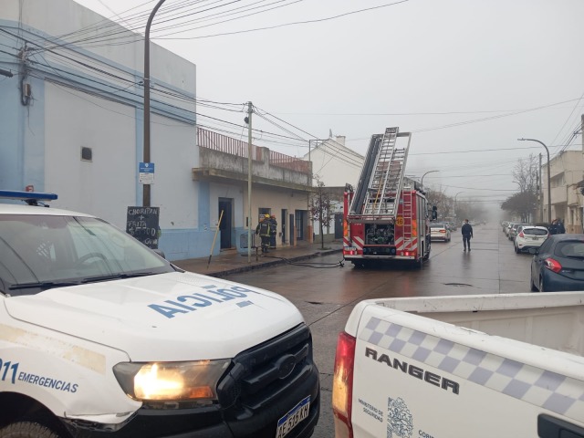 Microcentro: se incendi� la chimenea de una parrilla